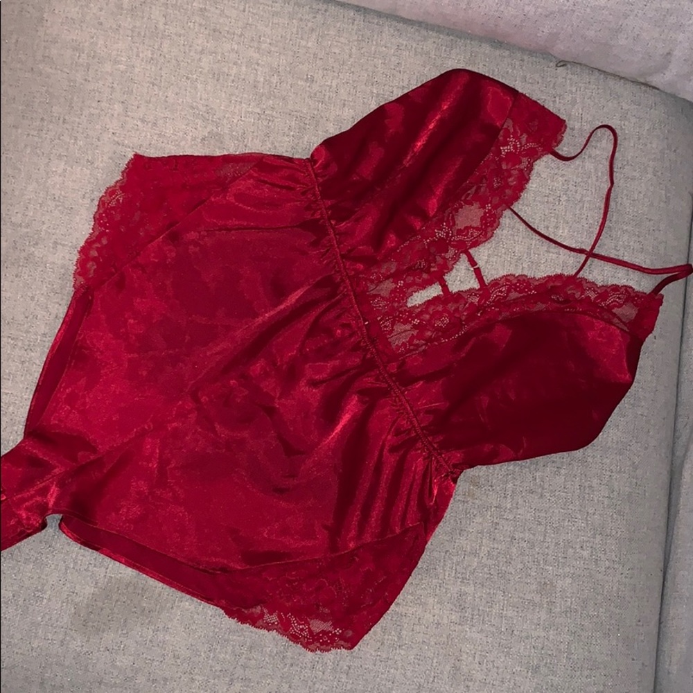 Lingerie/sleepwear/loungewear